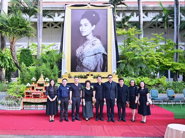 พิธีบำเพ็ญกุศลทำบุญตักบาตร เพื่ออุทิศถวายเป็นพระราชกุศล