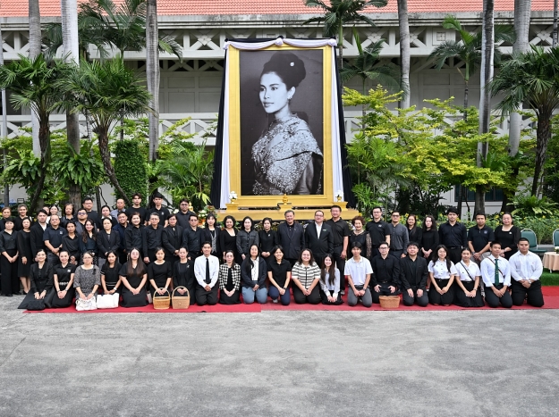 พิธีบำเพ็ญกุศลทำบุญตักบาตร เพื่ออุทิศถวายเป็นพระราชกุศล สมเด็จพระบรมราชชนนีพันปีหลวง 