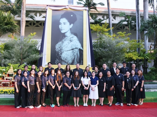 พิธีบำเพ็ญกุศลทำบุญตักบาตร เพื่ออุทิศถวายเป็นพระราชกุศล